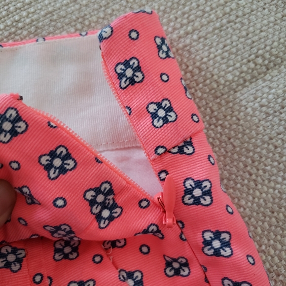 J Crew Shorts Woman’s 00 pink and blue Floral shorts zipper side pockets - Picture 3 of 6